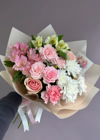 Оливия с кустовыми розами от интернет-магазина цветов в 