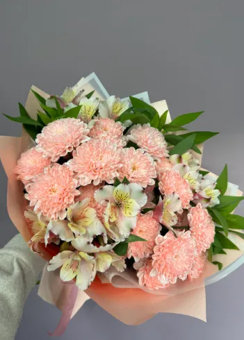 Букет хризантем и альстромерий &laquo;Нежная весна&raquo; от интернет-магазина цветов в 