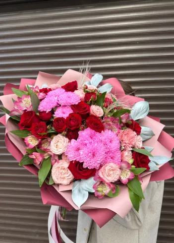 Пышный букет &laquo;Яркое очарование&raquo; от интернет-магазина цветов в 