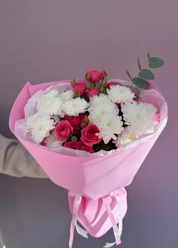 Букет с кустовыми розами и хризантемами &laquo;Анастасия&raquo;  от интернет-магазина цветов в 