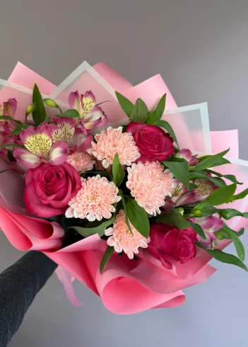 Букет из роз и альстромерий &laquo;Мэри&raquo; от интернет-магазина цветов в 