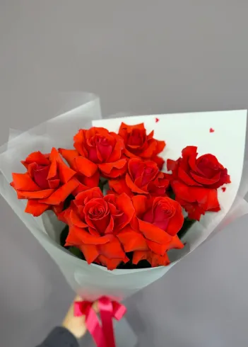Французские розы &laquo;Алые лепестки&raquo; от интернет-магазина цветов в 