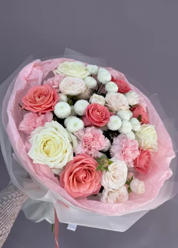 Букет из роз и диантусов &laquo;Париж&raquo; от интернет-магазина цветов в 