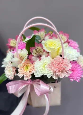 Композиция в сумочке &laquo;Фламинго&raquo; от интернет-магазина цветов в 