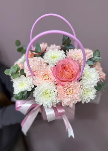 Композиция в сумочке &laquo;Элизабет&raquo; от интернет-магазина цветов в 