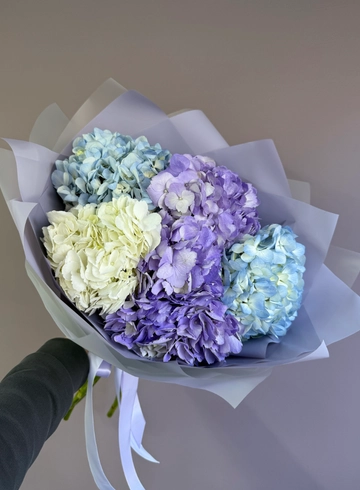 Микс сиреневых и голубых гортензий🩵 от интернет-магазина цветов в 