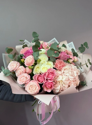 Большой букет «Восхищение» с гортензией и кустовыми розами от интернет-магазина цветов в 