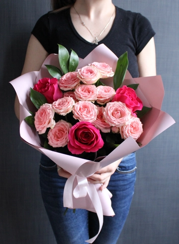 Шарлота с кустовыми розами от интернет-магазина цветов в 