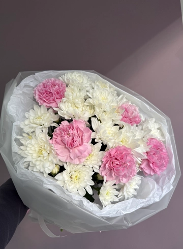 Зефирная Гвоздика и Кустовая хризантема от интернет-магазина цветов в 