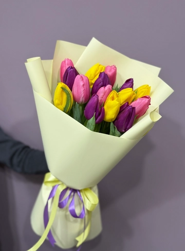 Тюльпаны Яркий микс  от интернет-магазина цветов в 