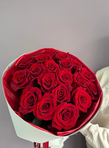 Букет роз «Бархатные лепестки» от интернет-магазина цветов в 