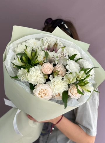 Букет с альстромериями и диантусами «Легкий флирт» от интернет-магазина цветов в 