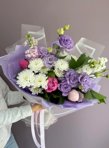 Букет с эустомой и пионами &laquo;Весенняя песня&raquo; от интернет-магазина цветов в 