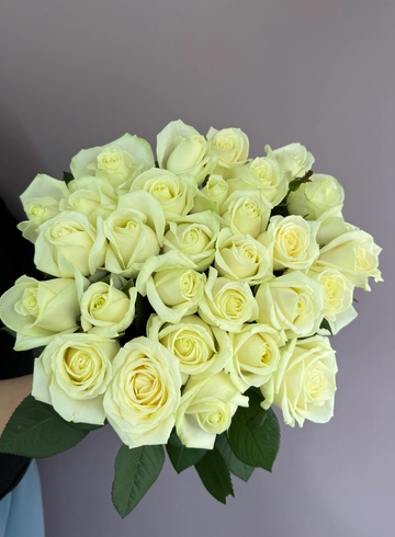 Белые розы Аваланш от интернет-магазина цветов в 