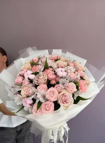 Букет из роз и альстромерий «Восторг» от интернет-магазина цветов в 