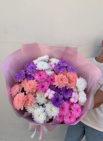 Букет из кустовых хризантем и хлопка  от интернет-магазина цветов в 