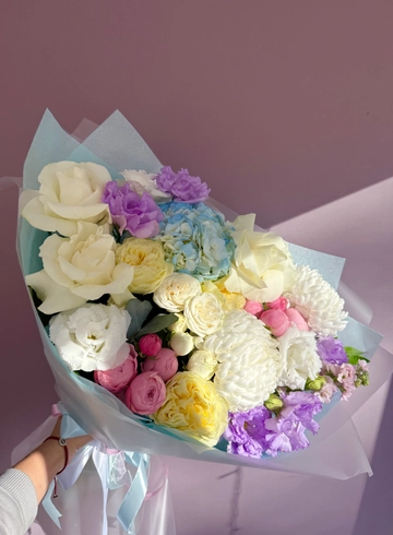 Яркий сборный букет «Акварельный» от интернет-магазина цветов в 