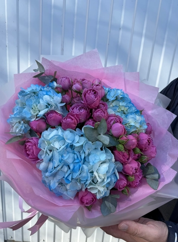 Букет из гортензий и пионовидных роз от интернет-магазина цветов в 