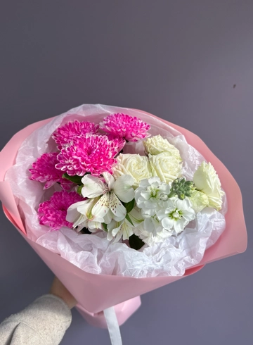 Букет с хризантемой «Весенний аромат» от интернет-магазина цветов в 