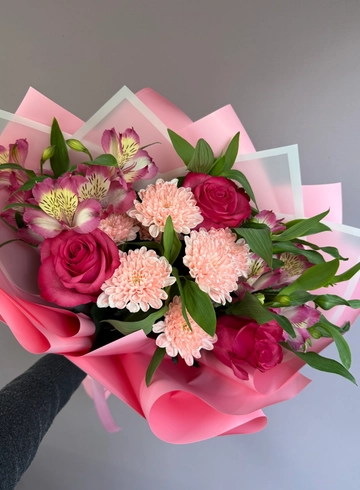 Букет из роз и альстромерий «Мэри» от интернет-магазина цветов в 