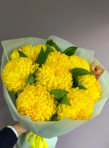 Букет из желтых сезонных хризантем от интернет-магазина цветов в 