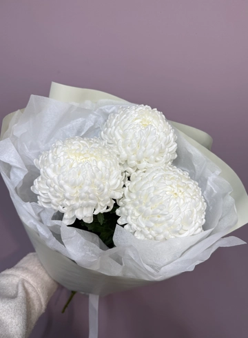 Букет хризантем «Три жемчужины» от интернет-магазина цветов в 