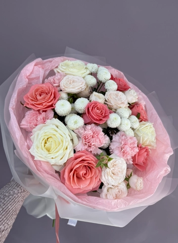 Букет из роз и диантусов &laquo;Париж&raquo; от интернет-магазина цветов в 