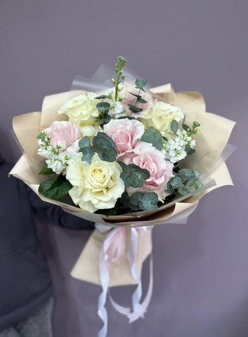 Французские розы и маттиола Пастель от интернет-магазина цветов в 