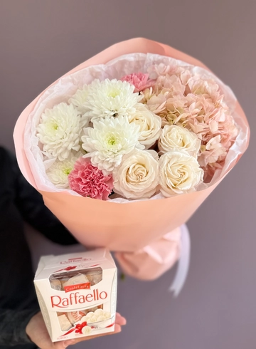 Набор букет и конфеты &laquo;Моменты нежности&raquo; от интернет-магазина цветов в 