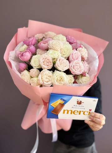 Набор букет кустовых роз и шоколад &laquo;Мерси&raquo; от интернет-магазина цветов в 