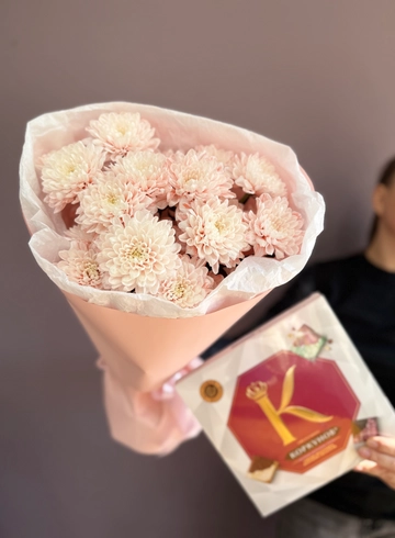 Набор Сборный букет и конфеты от интернет-магазина цветов в 