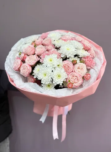 Букет с кустовыми розами и хризантемами &laquo;Облако нежности&raquo; от интернет-магазина цветов в 