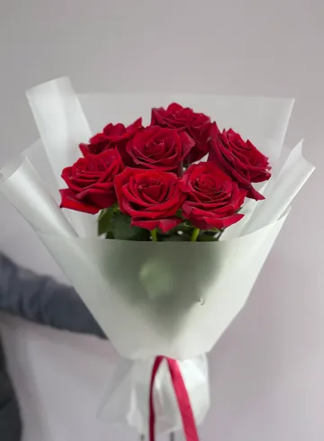 7 красных роз Эксплорер от интернет-магазина цветов в 
